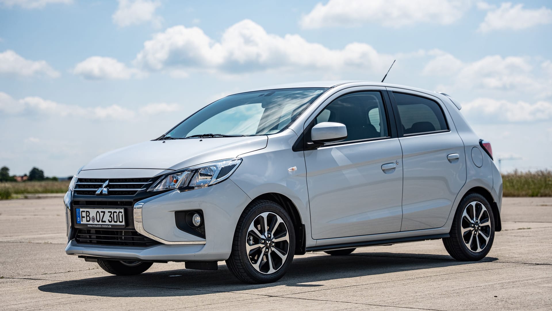 Platz 3: Mitsubishi Space Star 1.2. Das Modell ist veraltet, seine Ausstattung spartanisch (keine Klimaanlage, Radio und Zentralverriegelung), wichtige Sicherheitssysteme fehlen.