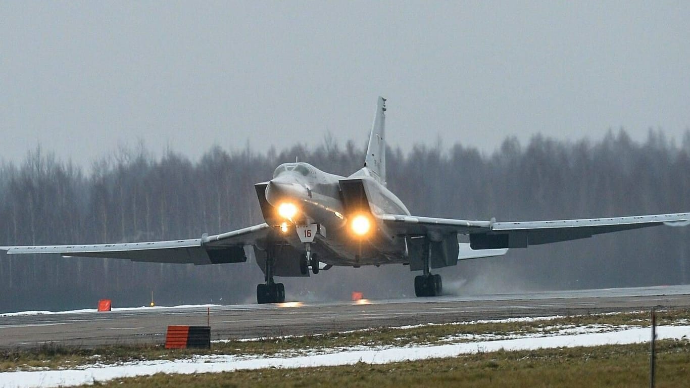 Ein Tu-22M3 Bomber (Symbolbild): Flugzeuge dieses Typs sollen vom Flughafen Pulkovo abgehoben sein.