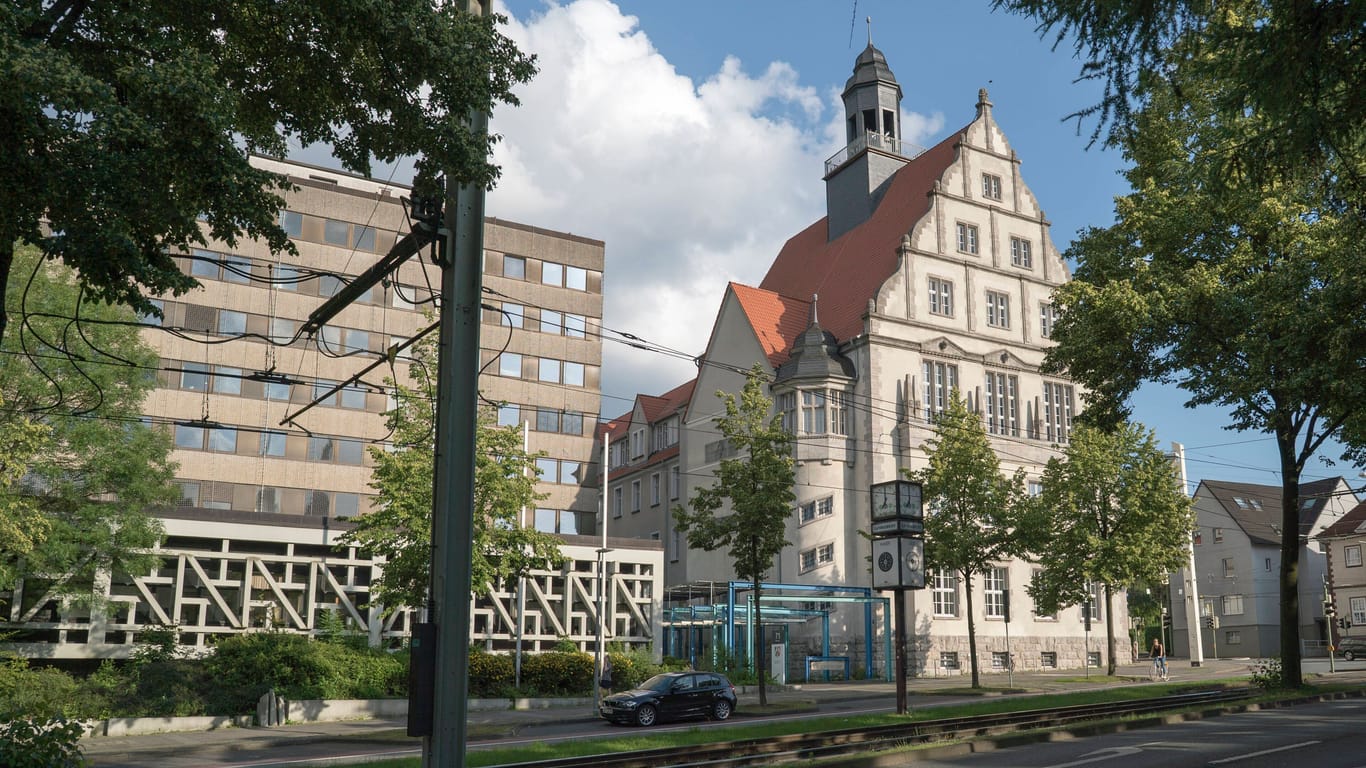 Das Landgericht in Bielefeld (Archivbild): Hier findet der Prozess gegen den 51-Jährigen statt.