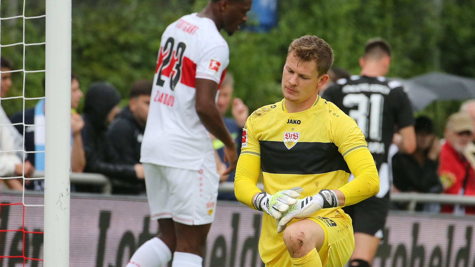 Alexander Nübel: In seinem ersten Spiel für den VfB Stuttgart musste er gleich fünfmal hinter sich greifen.