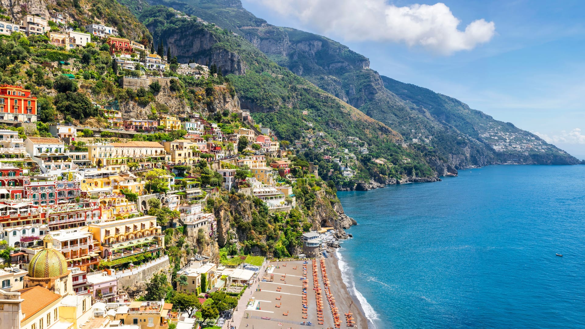 Positano: Der Kieselstrand des ehemaligen Fischerdorfs ist bei Instagram am beliebtesten.