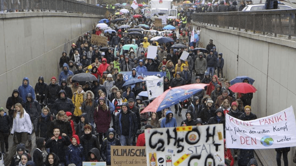 Fridays-for-Future-Demo im Jahr 2019: Damals schaffte es die Ortsgruppe Bremen noch, mehrere tausend Teilnehmer auf die Straße zu holen. Danach ebbte das Interesse weiter ab.