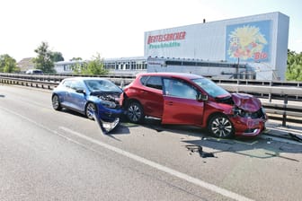 Unfall auf der B29 bei Weinstadt: Mitten im Feierabend musste die Bundesstraße zeitweise voll gesperrt werden.