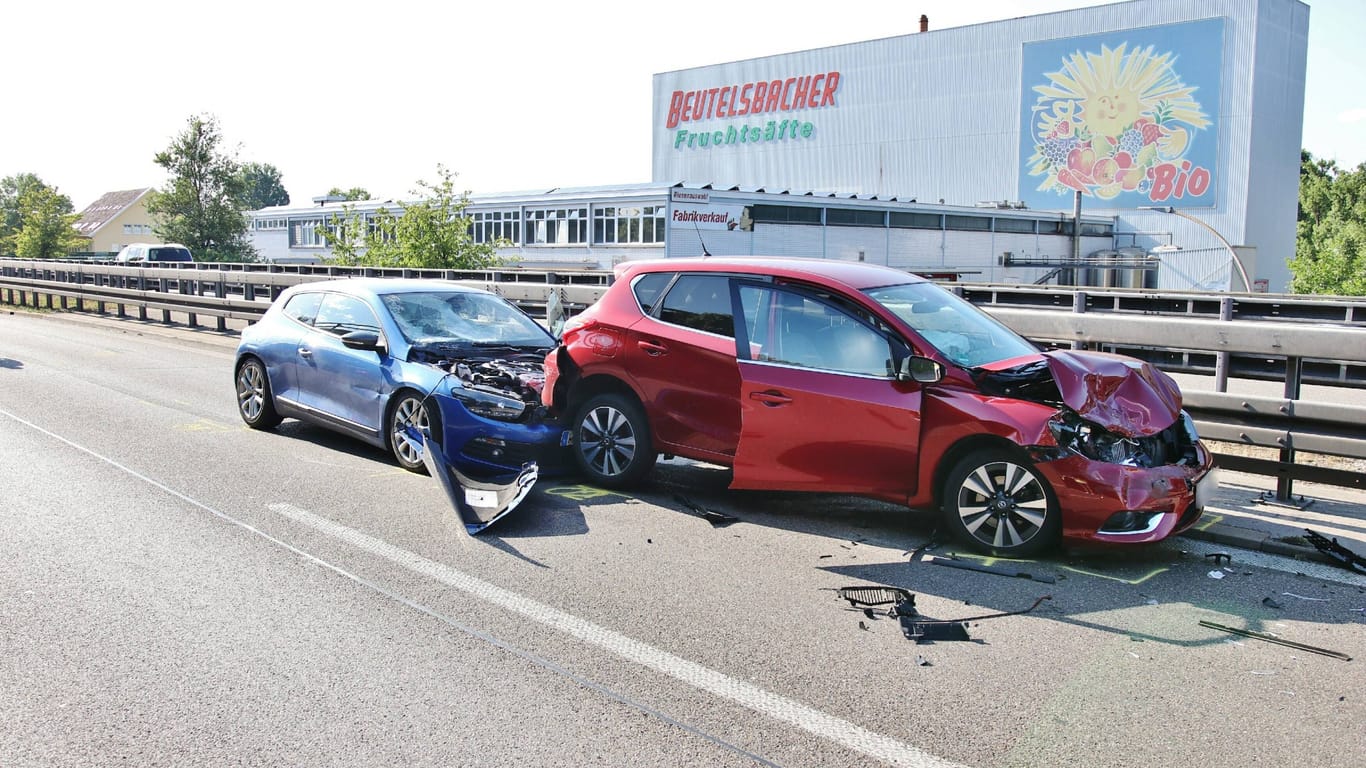 Unfall auf der B29 bei Weinstadt: Mitten im Feierabend musste die Bundesstraße zeitweise voll gesperrt werden.