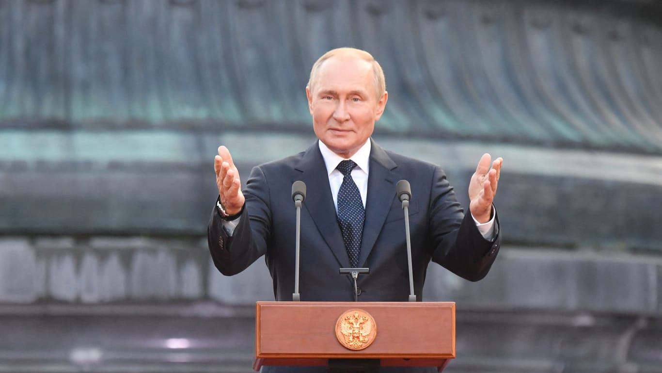 Wladimir Putin: Bis zum bitteren Ende wird Russlands Machthaber voraussichtlich nicht kämpfen, vermutet Experte Simon Koschut.