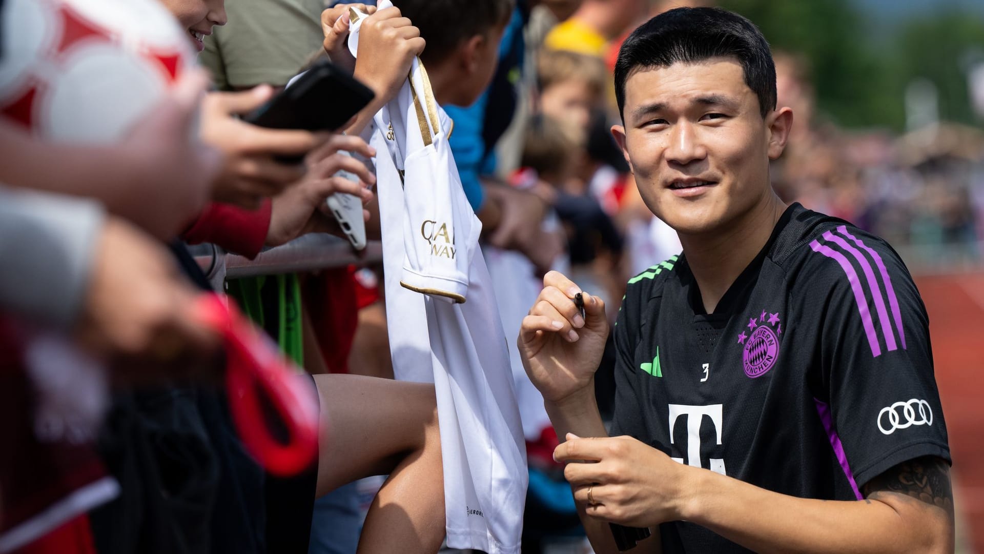 Min-jae Kim: Der Neuzugang des FC Bayern war bereits im Trainingslager des FC Bayern ein gefragter Mann.