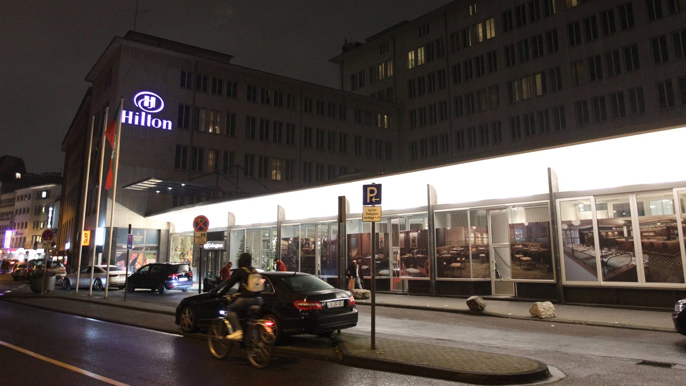Das Hilton-Hotel an der Kölner Marzellenstraße (Archivfoto): Ein Bericht wirft Fragen auf.