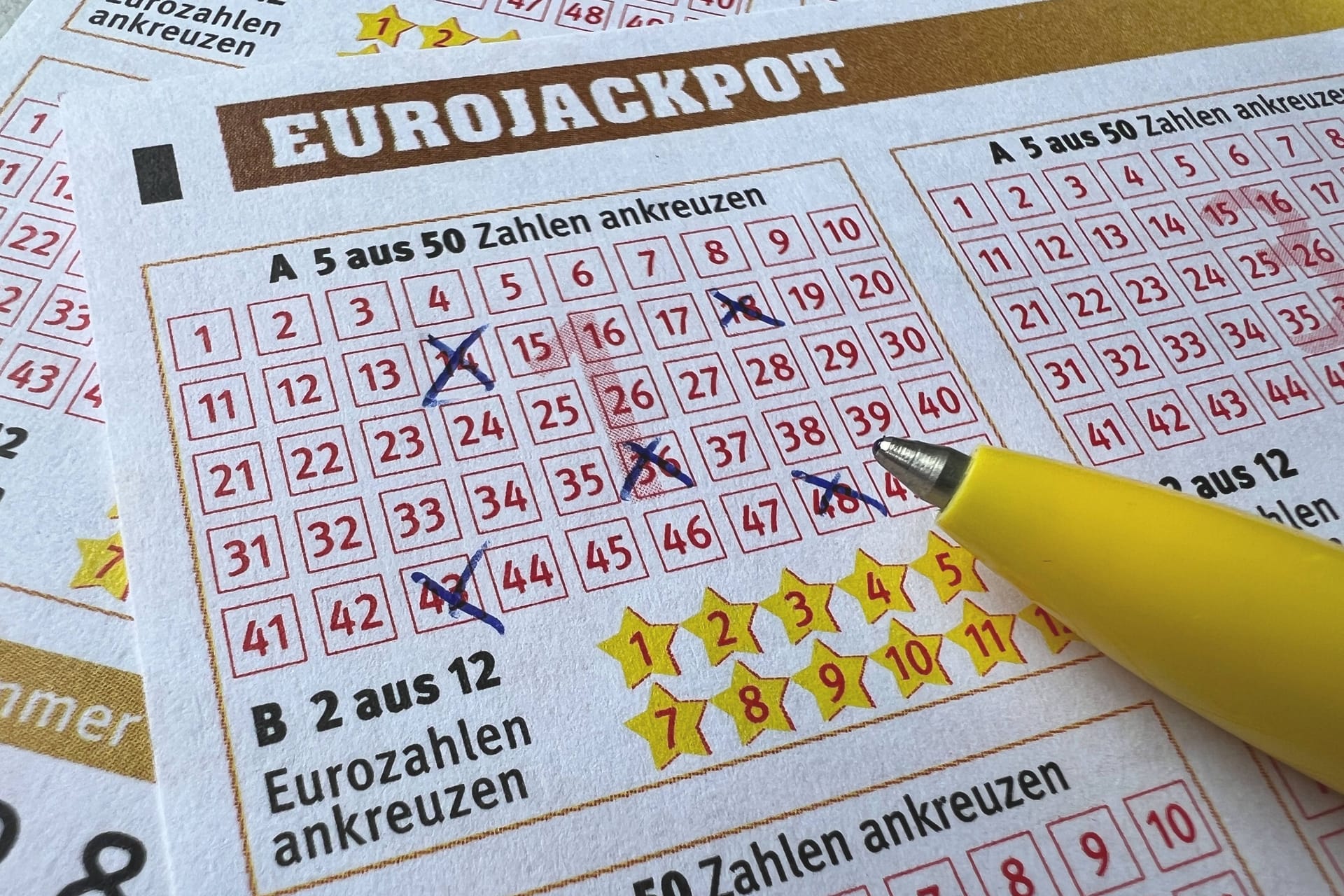 Fünf Kreuze – aber sind es die richtigen? (Archivfoto): Der Eurojackpot wird zwei Mal in der Woche ausgespielt.