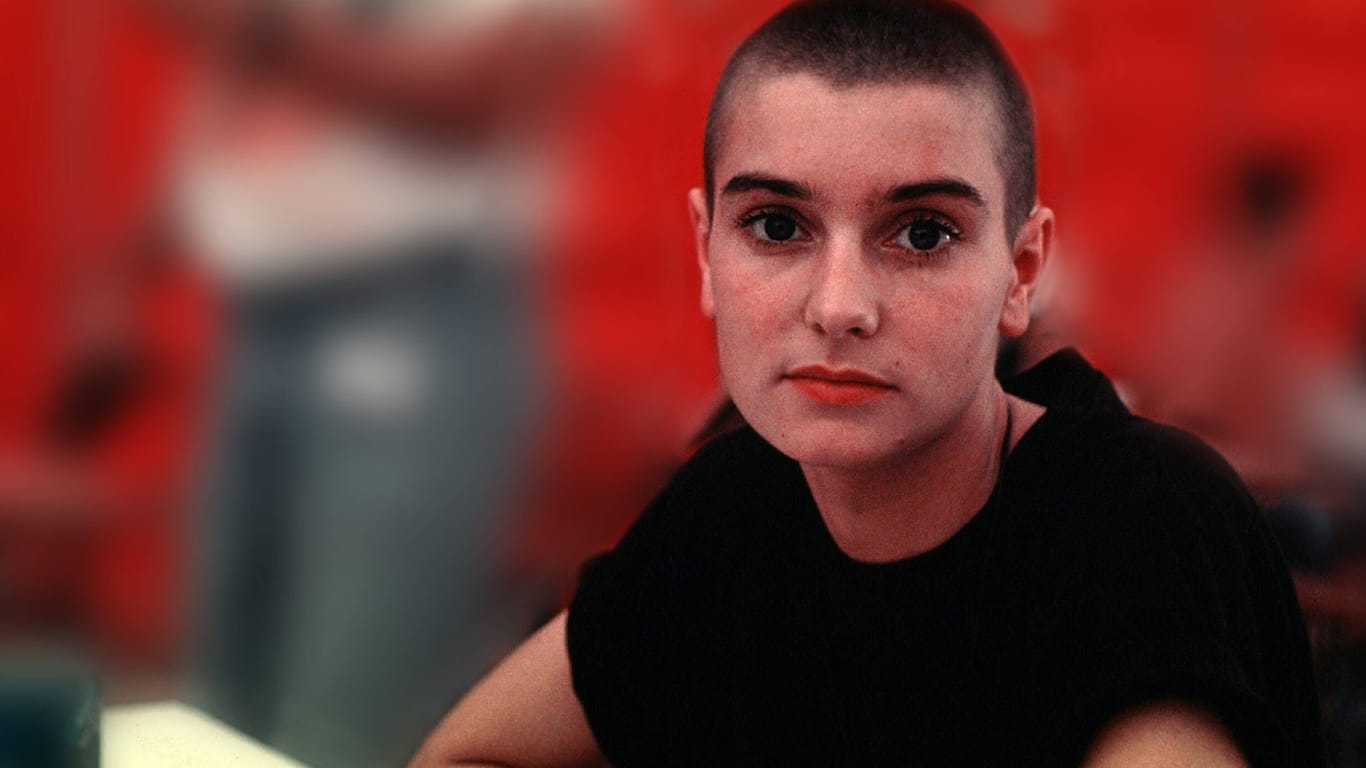 Sinéad O'Connor: Die Musikerin machte ihre Frisur zum Markenzeichen.