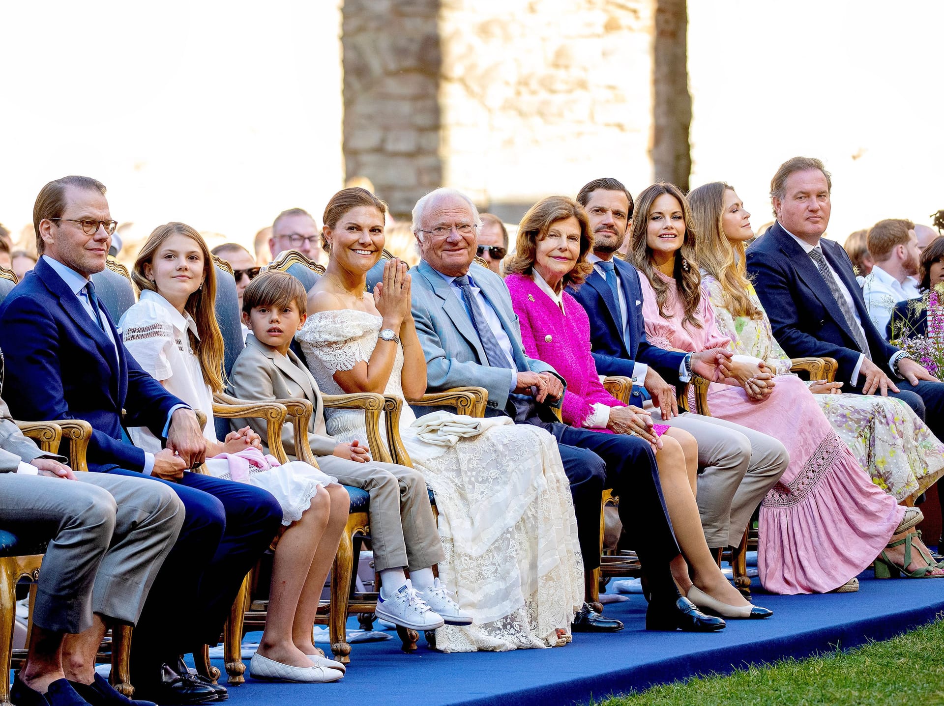 Prinz Daniel, Prinzessin Estelle, Prinz Oscar, Prinzessin Victoria, König Carl Gustaf, Königin Silvia, Prinz Carl Philip, Prinzessin Sofia, Prinzessin Madeleine und Chris O'Neill