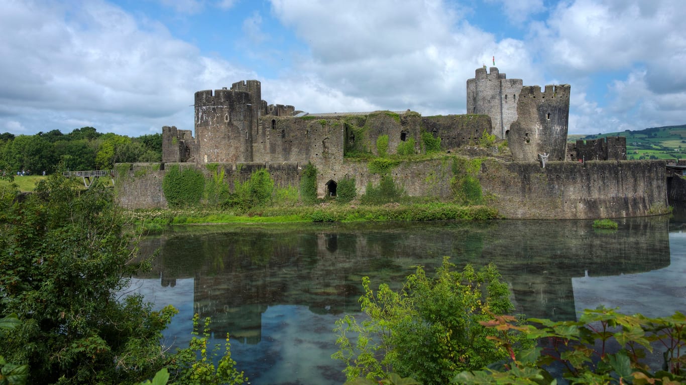 Caerphilly Castle ist die größte Burg in Wales: In einem der Wassergräben ist am Dienstag ein Mann gestorben.