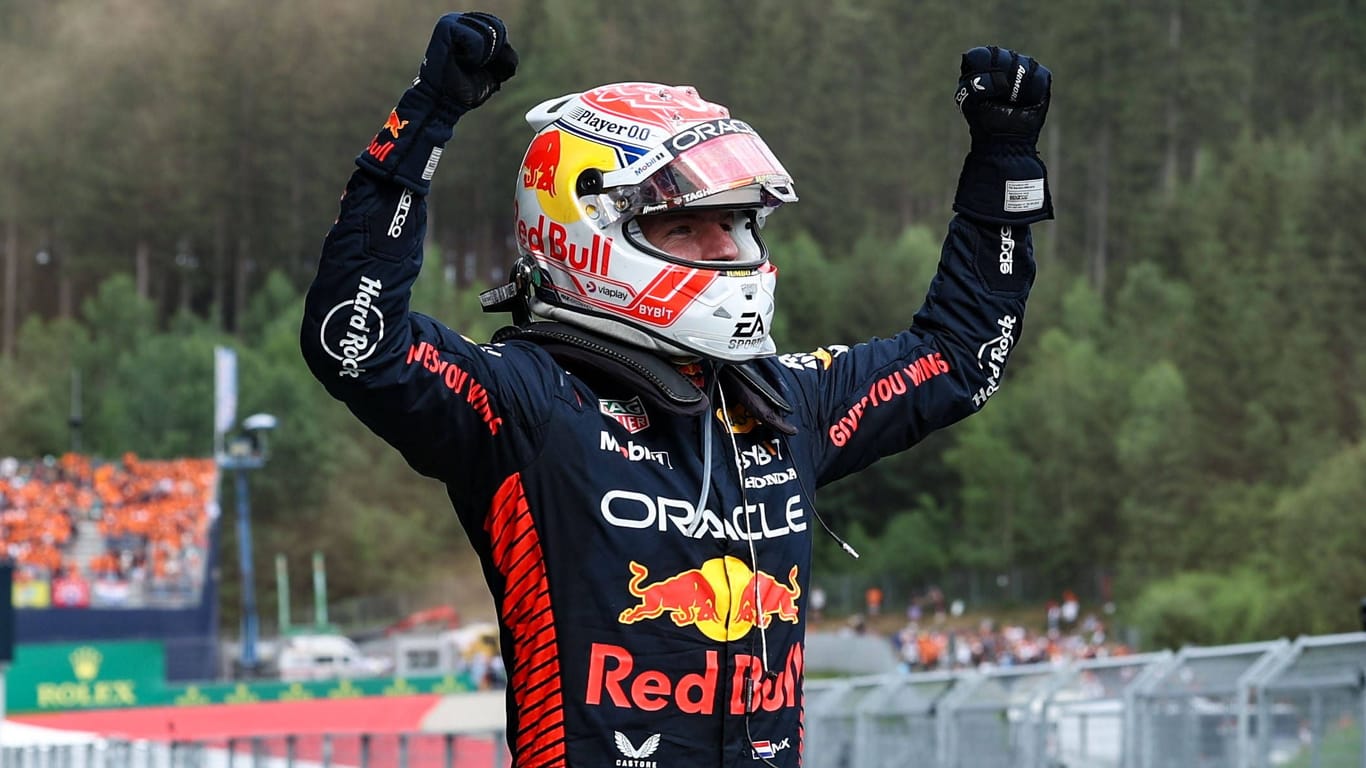 Mal wieder der Triumphator: Max Verstappen feiert seinen Sieg beim Großen Preis Österreich.