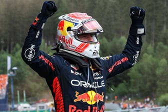 Mal wieder der Triumphator: Max Verstappen feiert seinen Sieg beim Großen Preis Österreich.