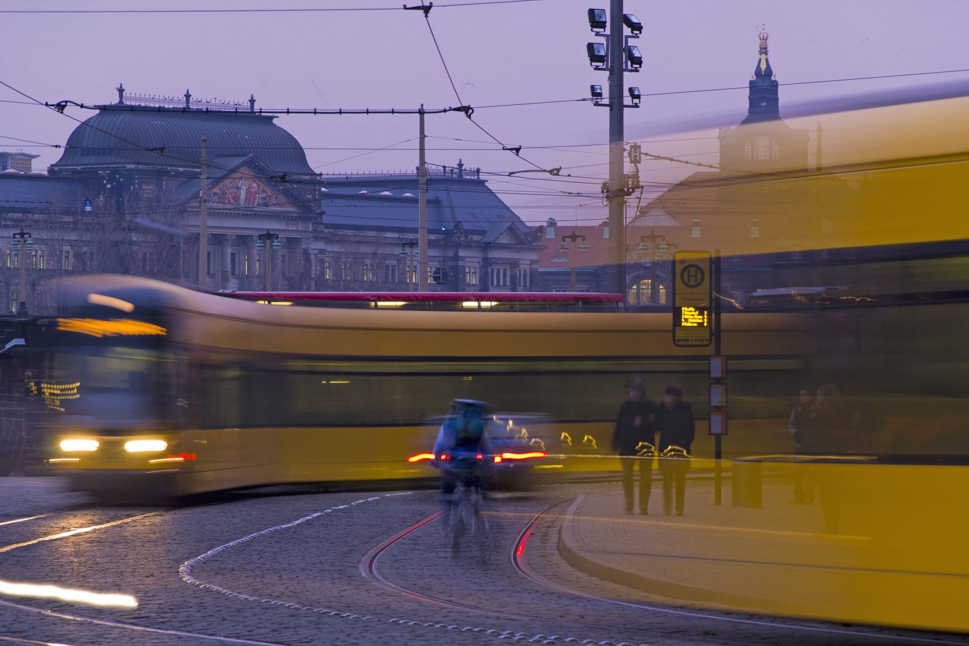 Strassenbahnen in Dresdner Altstadt.