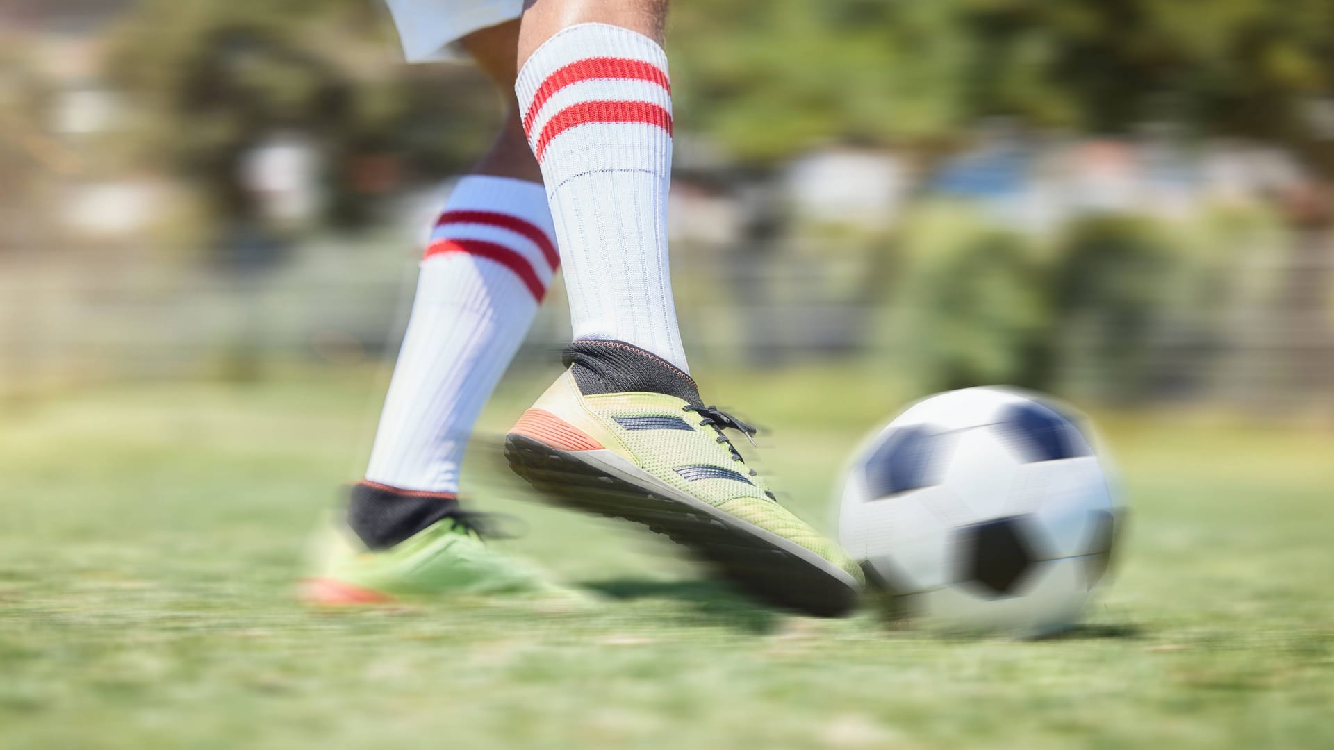 Fußballspieler (Symbolbild): Brasiliens Fußballwelt trauert um ein junges Talent.