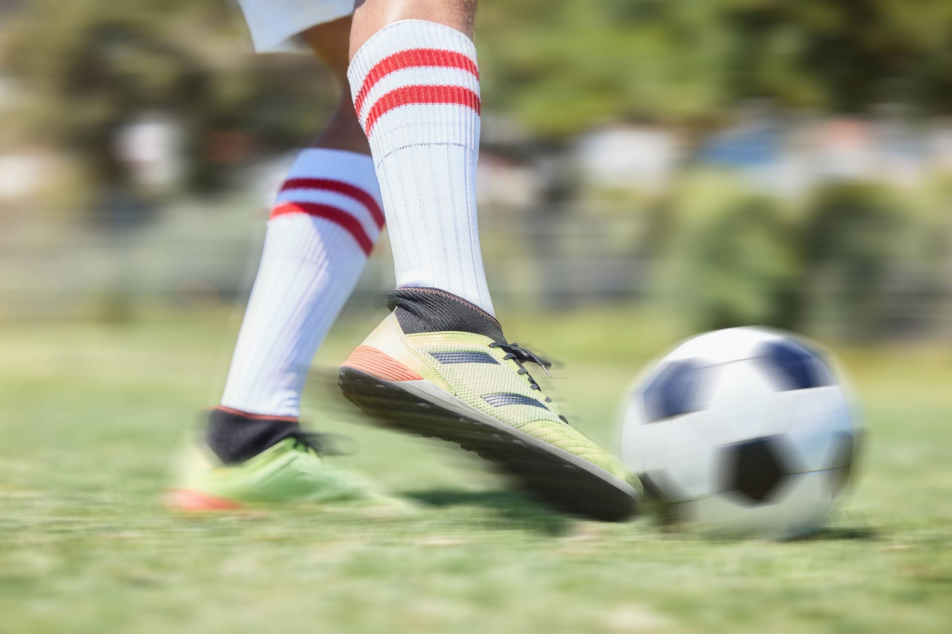 Fußballspieler (Symbolbild): Brasiliens Fußballwelt trauert um ein junges Talent.