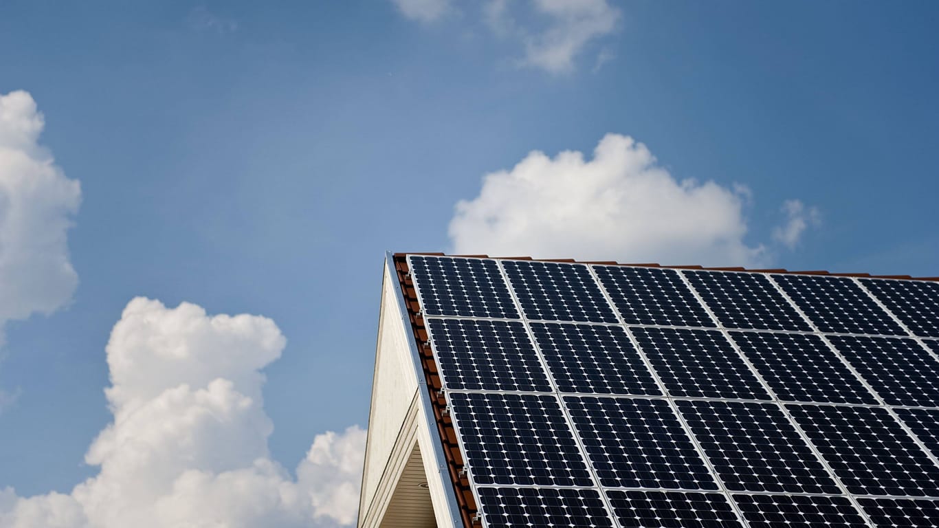 Energie von der Sonne: PV-Anlagen und Solarthermie funktionieren unterschiedlich.