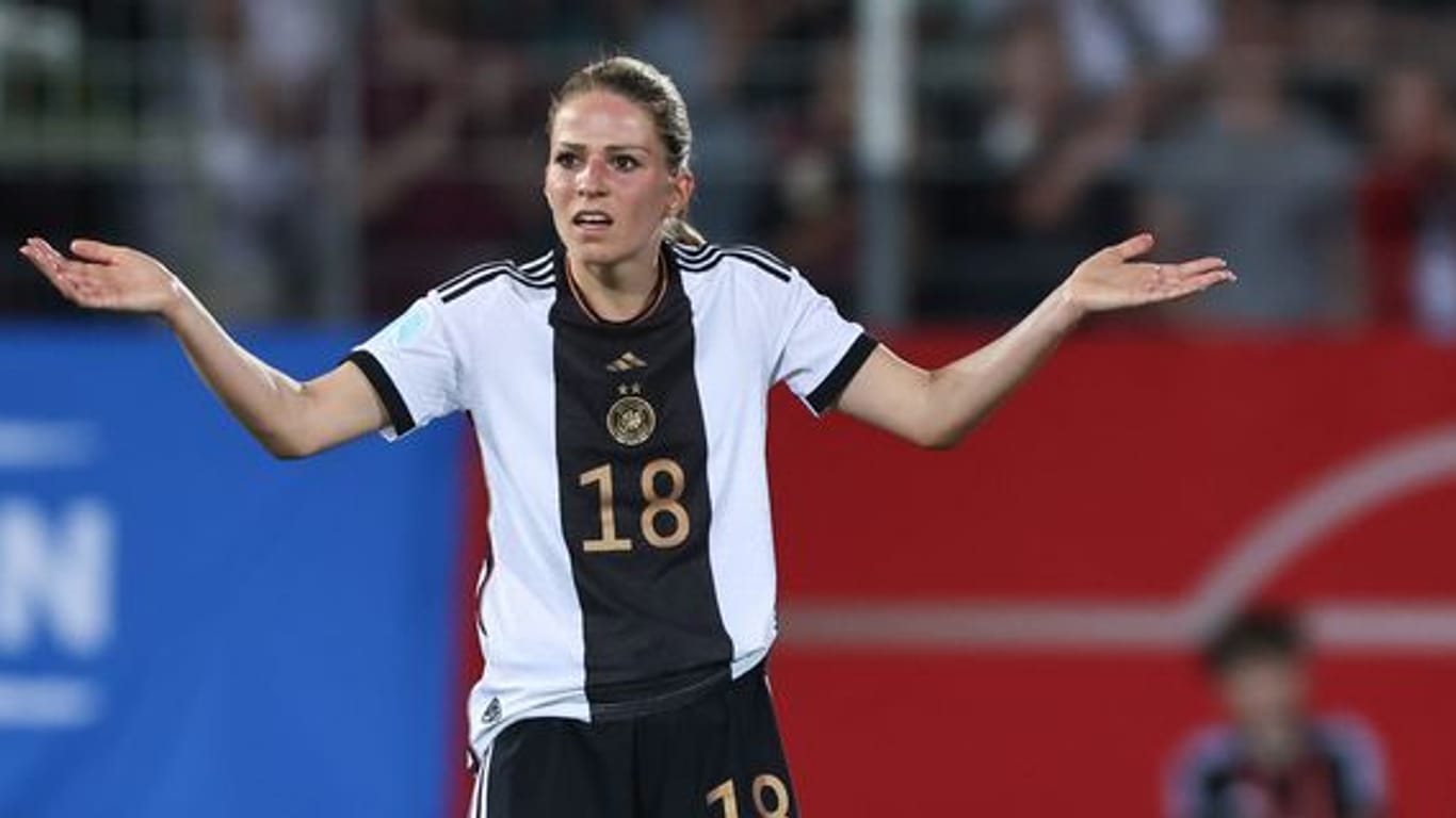 Melanie Leupolz ist ratlos: Die DFB-Auswahl verlor ihr Testspiel gegen Sambia mit 2:3.