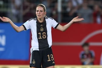 Melanie Leupolz ist ratlos: Die DFB-Auswahl verlor ihr Testspiel gegen Sambia mit 2:3.