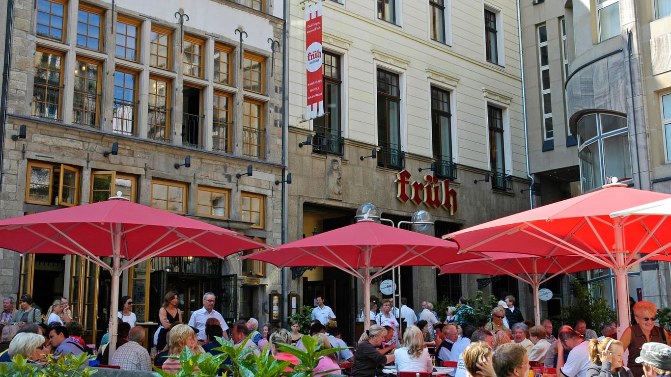 Gäste im Früh am Dom: Das Brauhaus wurde die 150 legendärsten Restaurants der Welt gewählt.