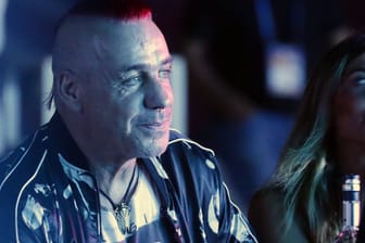 Till Lindemann: Der SΓ€nger steht im Kreuzfeuer der Kritik. Till Lindemann: Der SΓ€nger steht im Kreuzfeuer der Kritik.