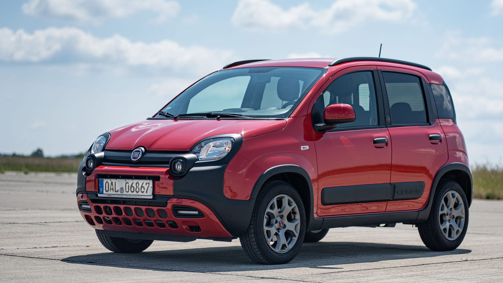 Platz 4: Fiat Panda 1.0 GSE Hybrid. Die Sicherheitsausstattung ist nicht mehr zeitgemäß. Beispielsweise hat Fiat gerade einen Notbremsassistenten und Seitenairbags vorne gestrichen.