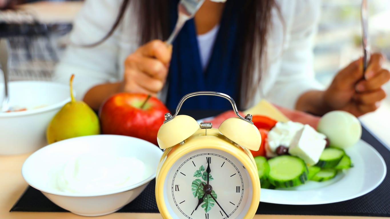 Frühstück: Eine Studie offenbart den Zusammenhang zwischen der Uhrzeit und einem erhöhten Risiko für eine Erkrankung.