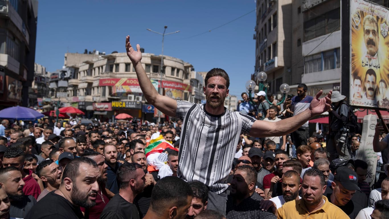 Proteste nach dem Tod des 19-Jährigen in Nablus: Die Regierung Netanjahus treibt den israelischen Siedlungsbau im Westjordanland wieder stärker voran.