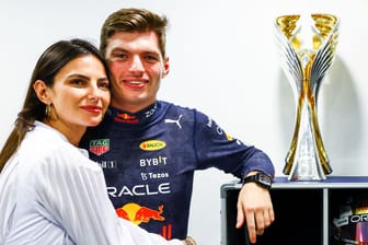 Max Verstappen und Kelly Piquet: Das Paar strahlt seit Anfang 2021 offiziell als Paar um die Wette.