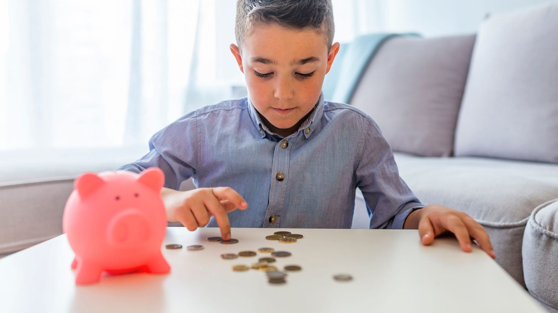 Mit gespartem Taschengeld können sich Kinder eigenständig kleine Wünsche erfüllen.