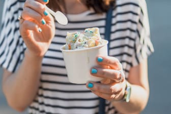Eis essen: Im Sommer ist die kühle Erfrischung besonders beliebt.