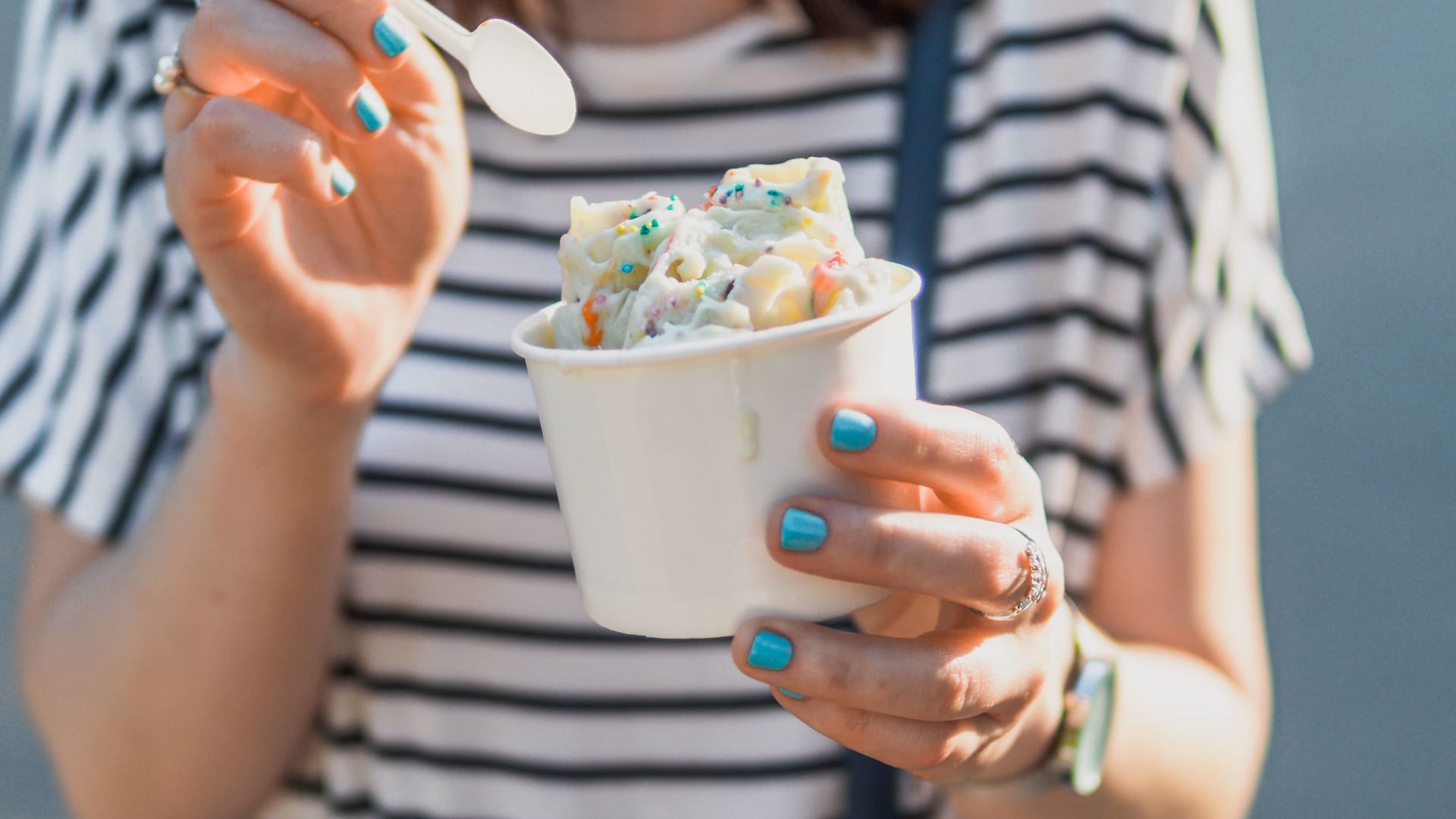 Eis essen: Im Sommer ist die kühle Erfrischung besonders beliebt.