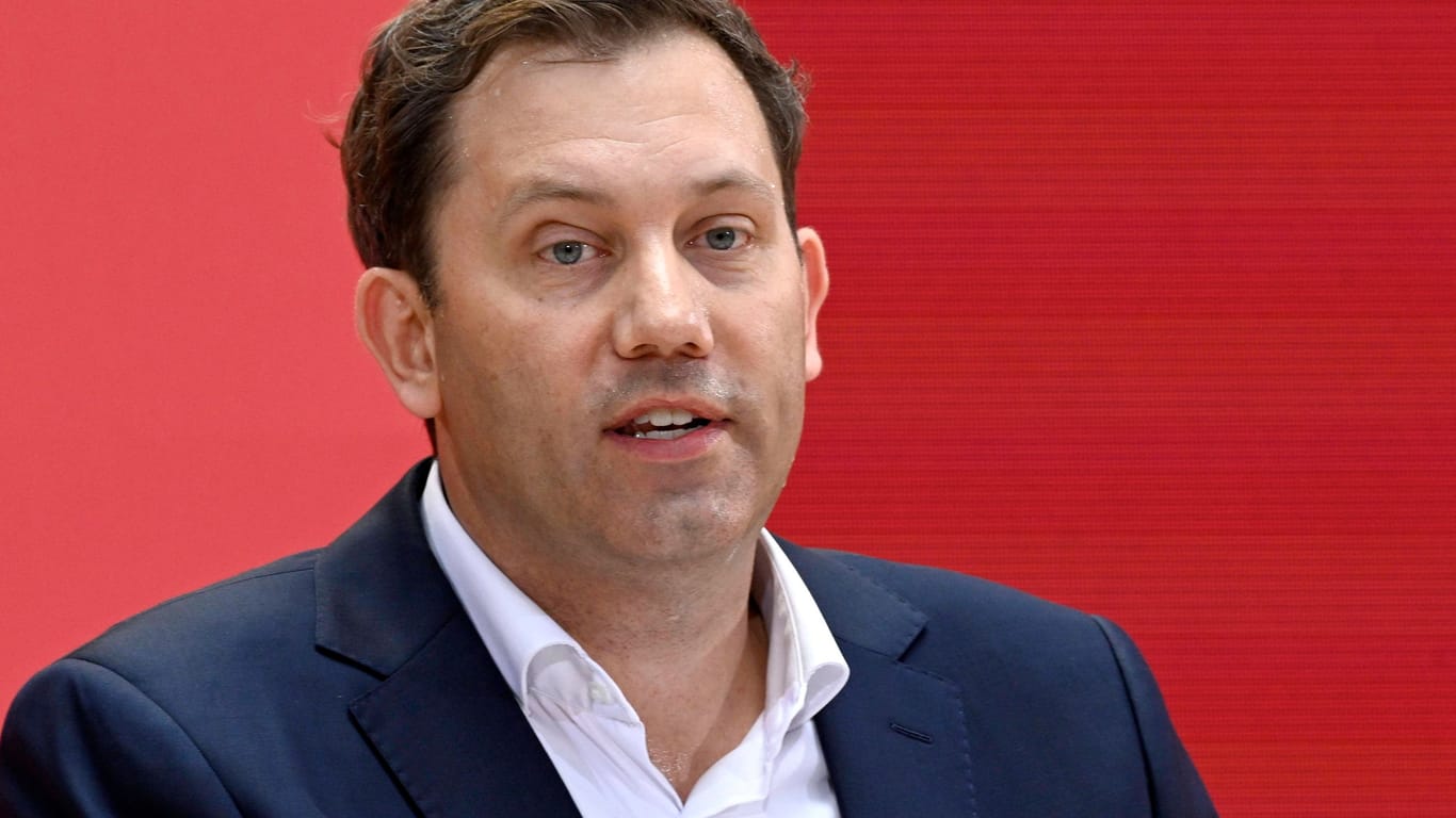 Lars Klingbeil: Der SPD-Chef fordert einen höheren Mindestlohn und höhere Steuern für Reiche.