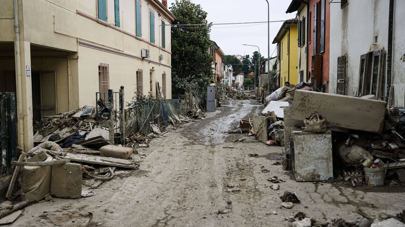 Flutschäden in Norditalien: Überschwemmungen in Urlaubsgebieten könnten künftig häufiger Urlaube zerstören.
