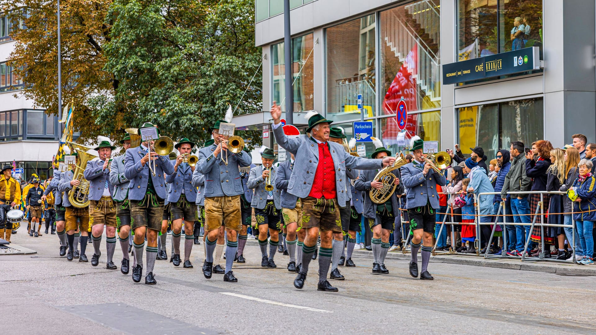 Einzug der Wiesenwirte 2022: Der Festzug stellt jährlich den offiziellen Auftakt des Oktoberfestes dar.