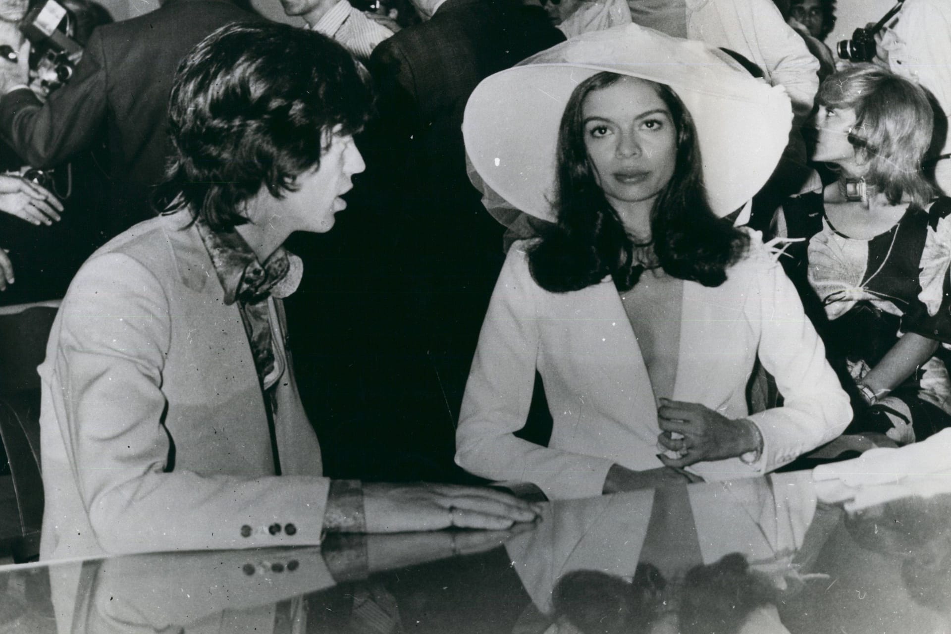 Bianca Pérez-Mora Macías: Ein Jahr später trat Mick Jagger erstmals vor den Altar. Kurz darauf wurde Jade Jagger geboren. Die beiden waren insgesamt sieben Jahre lang verheiratet. Ein Grund für die Trennung soll seine zweite Ehefrau Jerry Hall gewesen.