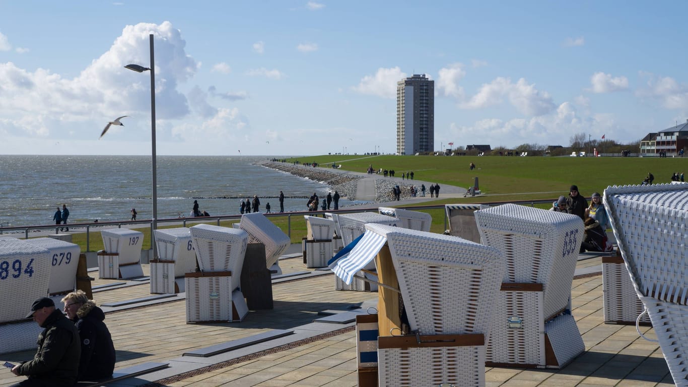 Der flache Klimadeich am Strand von Büsum (Archivbild): Die Baumaßnahmen wurden hier bereits 2015 abgeschlossen.