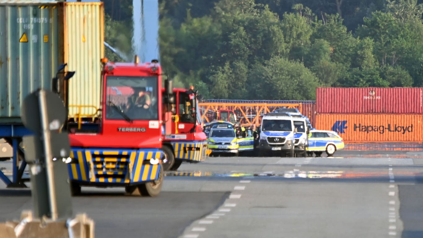 Die Polizei ermittelt nach Einbrüchen im Hamburger Hafen