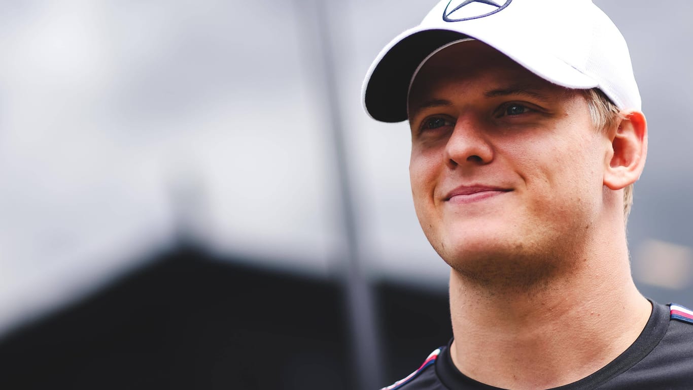 Mick Schumacher: Der Motorsportler ist offenbar verliebt.