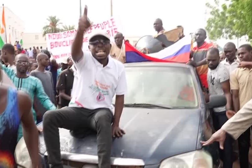 Demonstranten im Niger (Archivbild): Die Lage ist nach einem Militärputsch noch immer instabil.