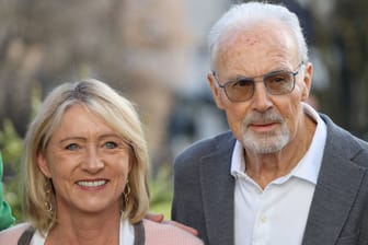 Bild aus dem Januar 2023: Franz Beckenbauer (r.) mit Ehefrau Heidi.