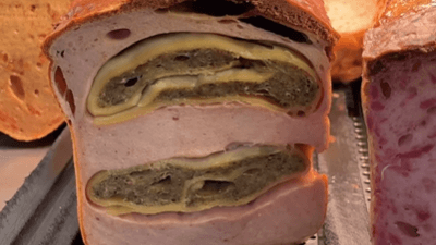 Fleischkäse mit Maultasche: Dieser Anblick spaltet Süddeutschland. Fleischkäse mit Maultasche: Dieser Anblick spaltet Süddeutschland.