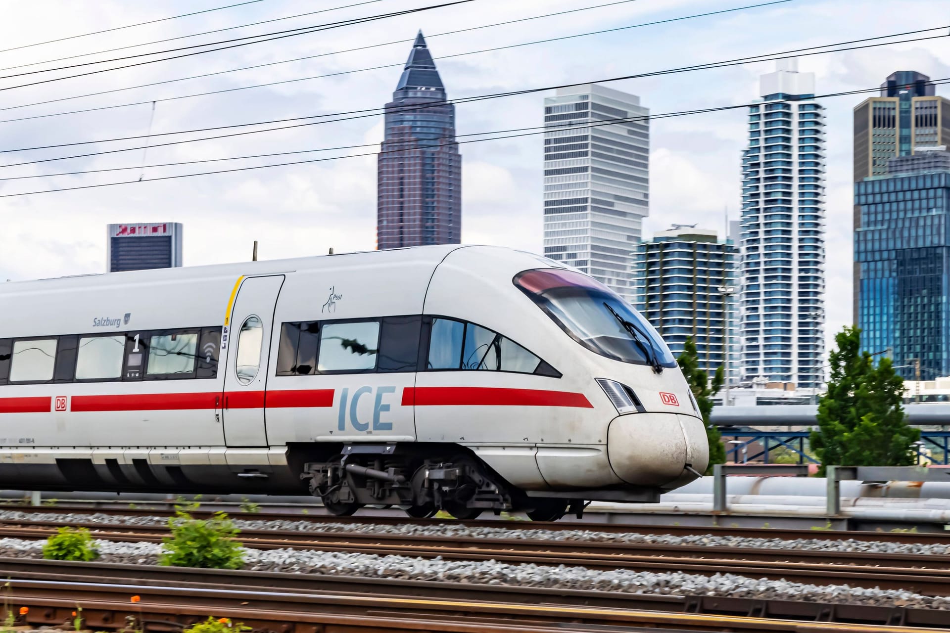 ICE in Frankfurt (Archivbild): Verkehrsminister Wissing erwartet Ende 2024 Fortschritte in Sachen Pünktlichkeit bei der Bahn. ICE in Frankfurt (Archivbild): Verkehrsminister Wissing erwartet Ende 2024 Fortschritte in Sachen Pünktlichkeit bei der Bahn.