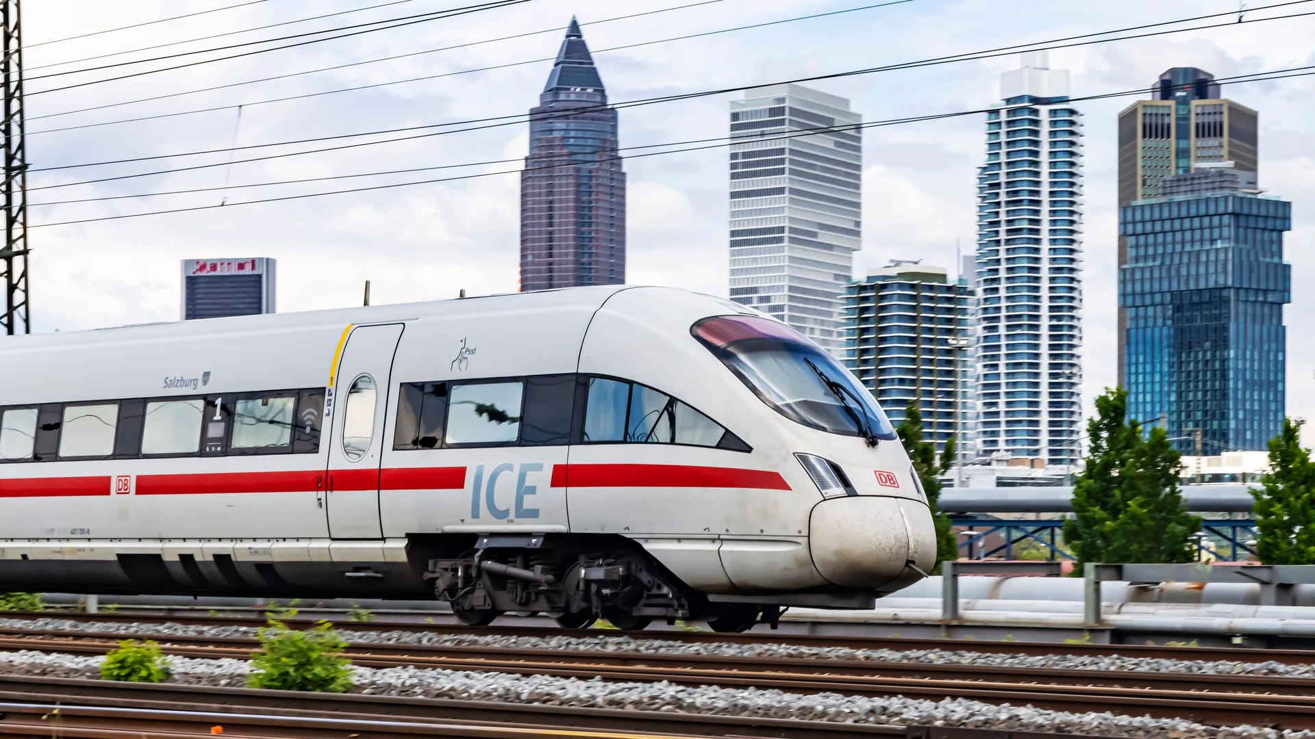 ICE in Frankfurt (Archivbild): Verkehrsminister Wissing erwartet Ende 2024 Fortschritte in Sachen Pünktlichkeit bei der Bahn. ICE in Frankfurt (Archivbild): Verkehrsminister Wissing erwartet Ende 2024 Fortschritte in Sachen Pünktlichkeit bei der Bahn.