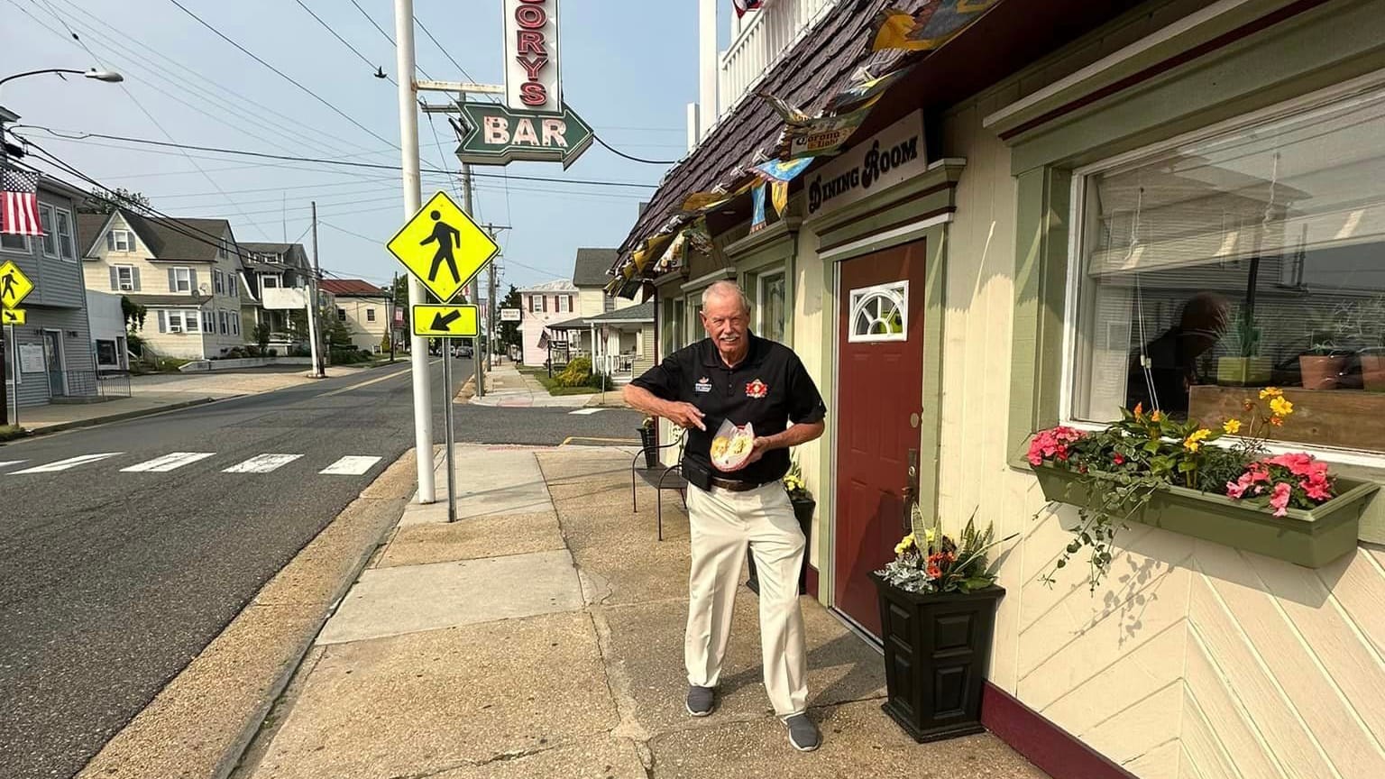 Gregory Gregory vor seiner Gregory's Bar: Der Erfinder des "Taco Tuesday" denkt nicht ans Aufgeben.