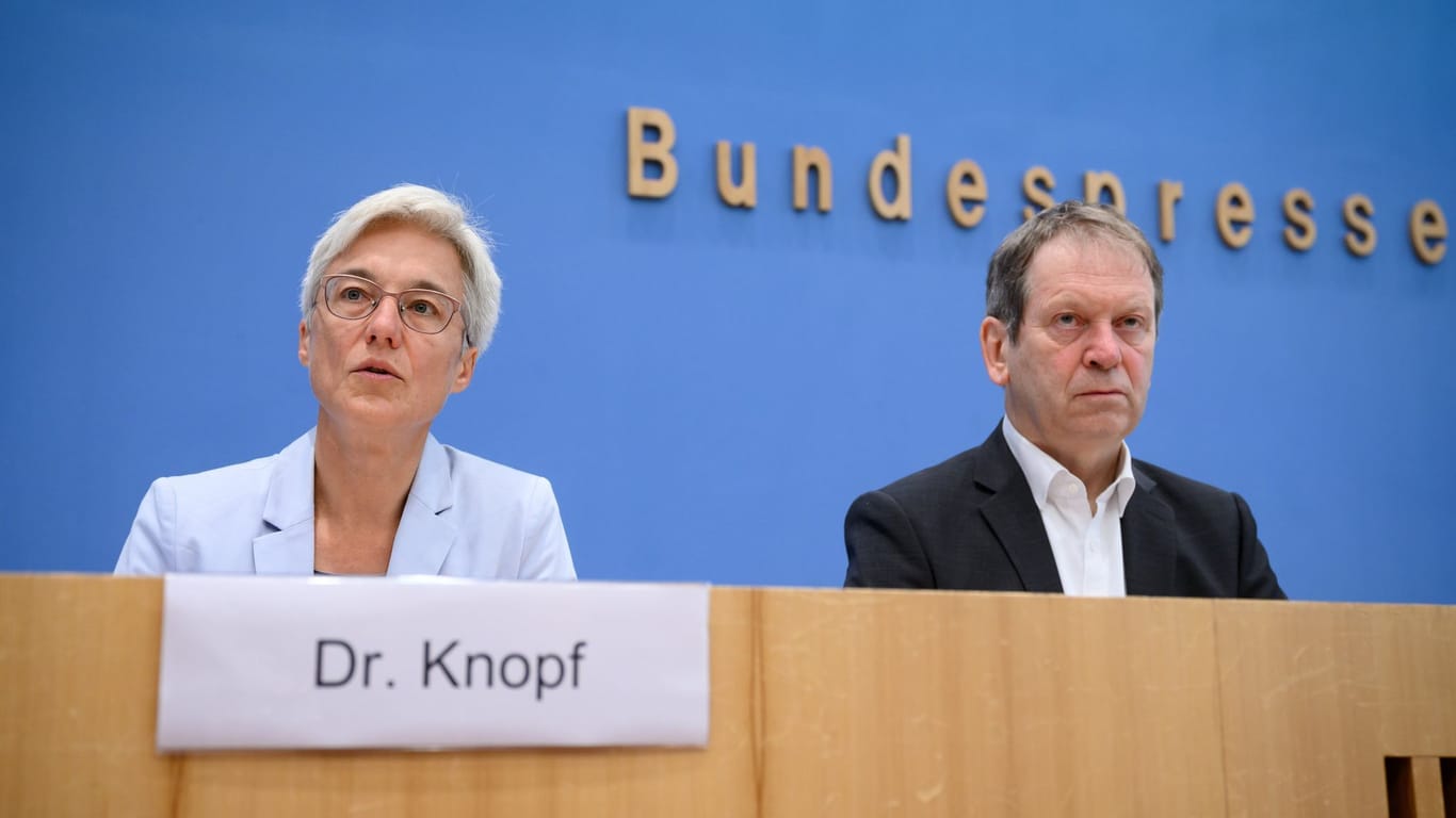Hans-Martin Henning (r), und Brigitte Knopf: Der Professor für Solare Energiesysteme und die Klimaökonomin leiten den Expertenrat.