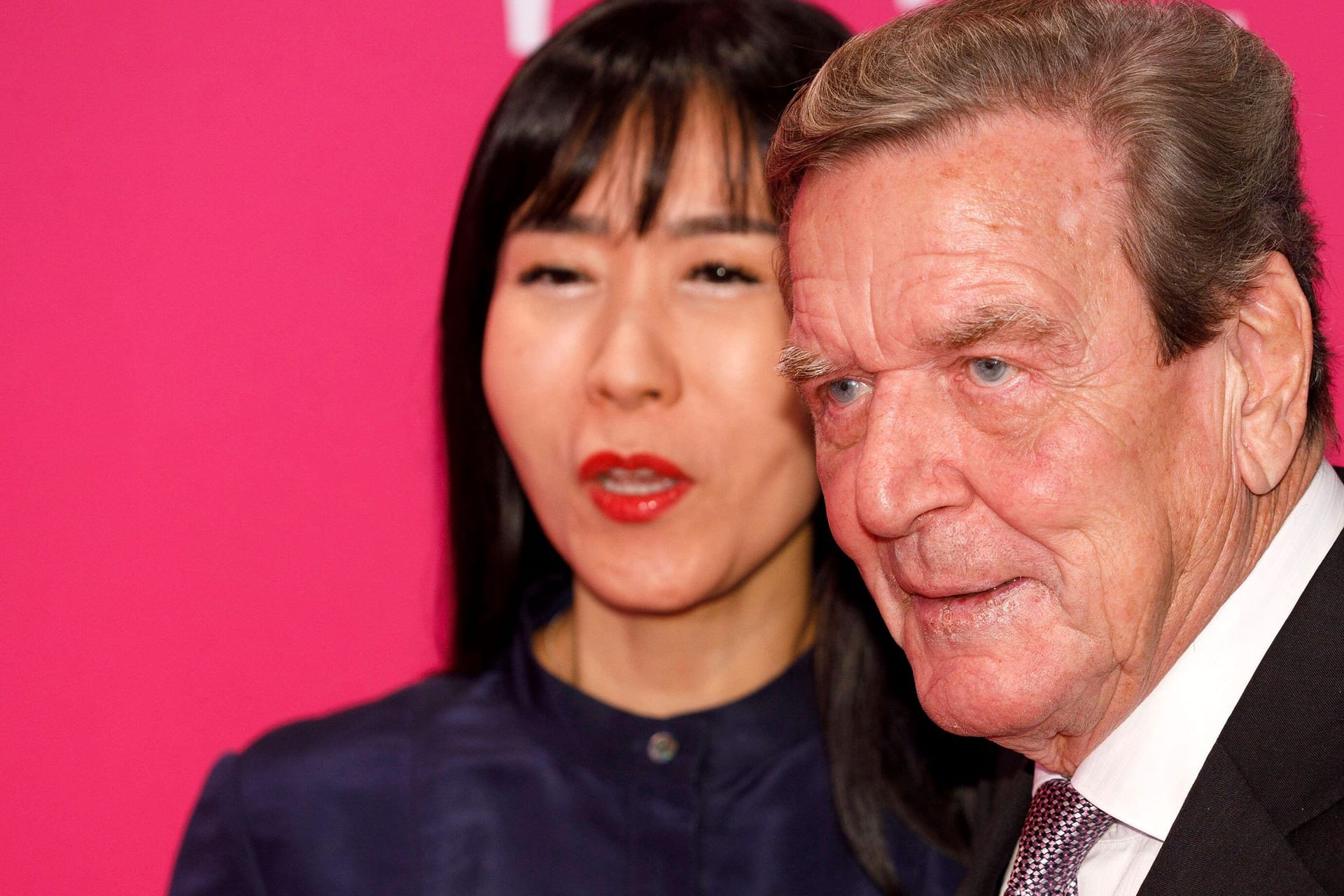 Gerhard Schröder: Ein Foto von ihm und seiner Frau Soyeon Schröder-Kim begeistert im Internet die Follower.