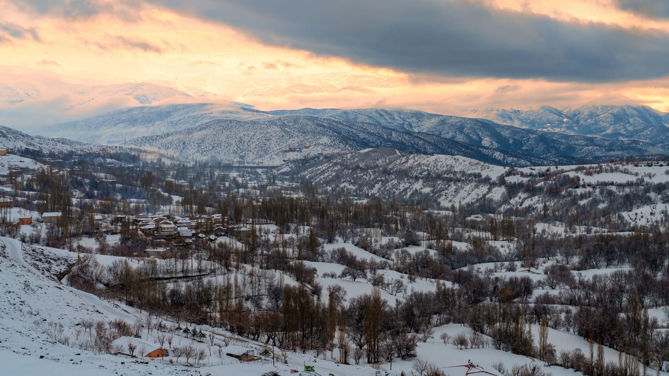 Winterlandschaft in den ostanatolischen Bergen bei Bitlis (Archivbild): Wer hier überleben will, braucht ein dickes Fell und eine hohe Anpassungsfähigkeit.