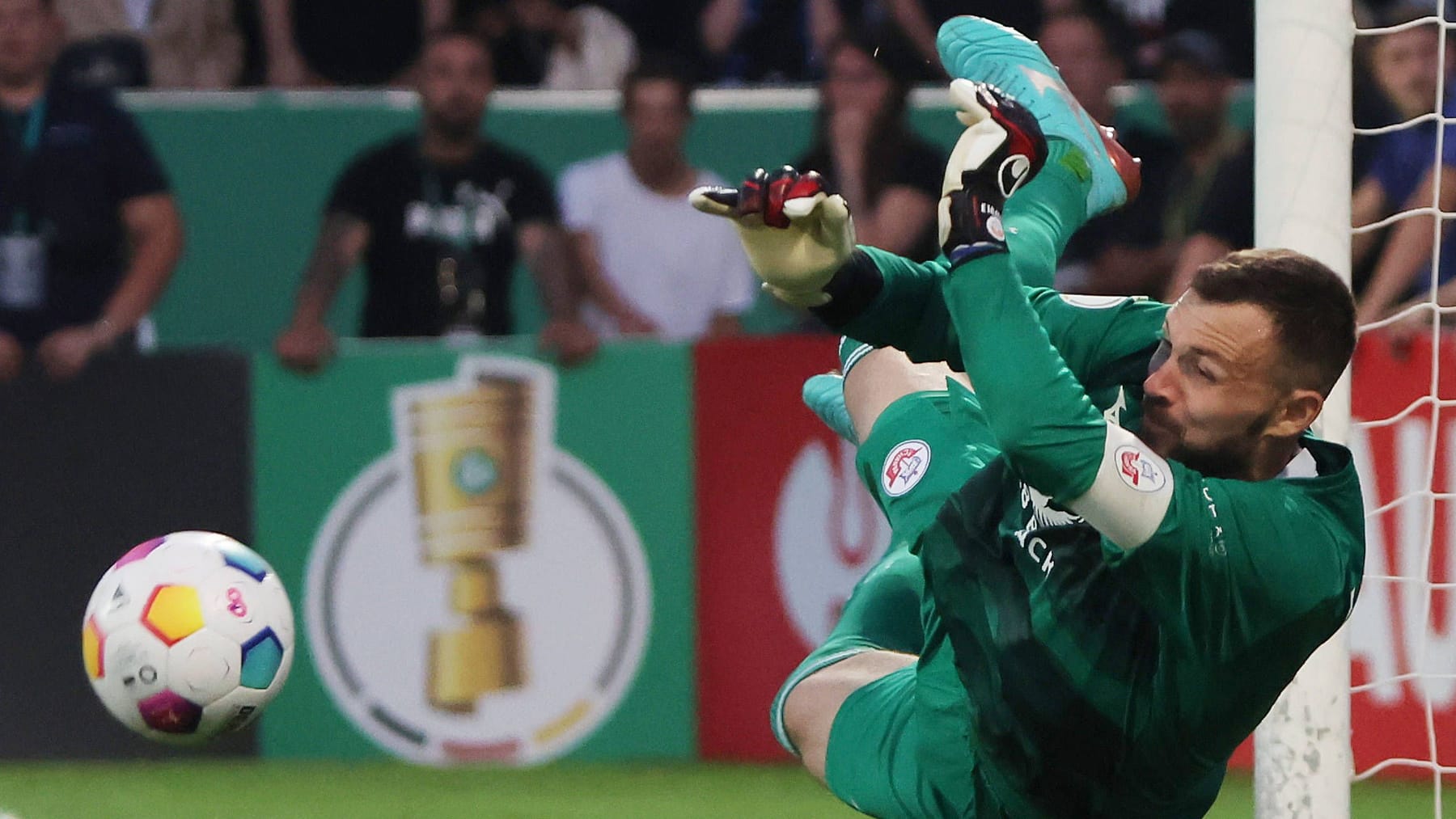 DFB-Pokal: Sensation abgewendet – Rostock-Keeper wird zum Elfmeterhelden