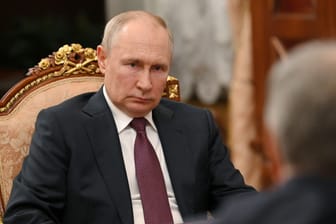 Russlands Präsident Wladimir Putin (Archivbild): Russland streut geplant Propaganda gegen die Ukraine.